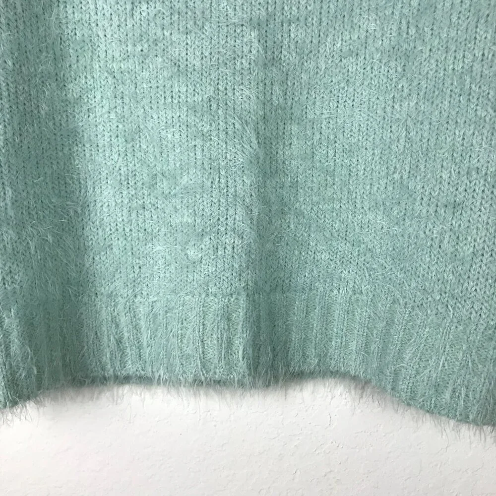 Forever 21 Mint Green Cropped Sweater Size Small